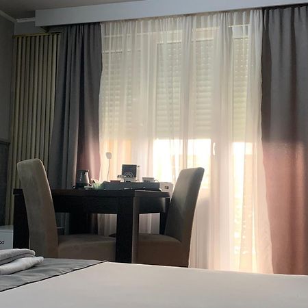 Apartman Daca พอดโกริกา ภายนอก รูปภาพ