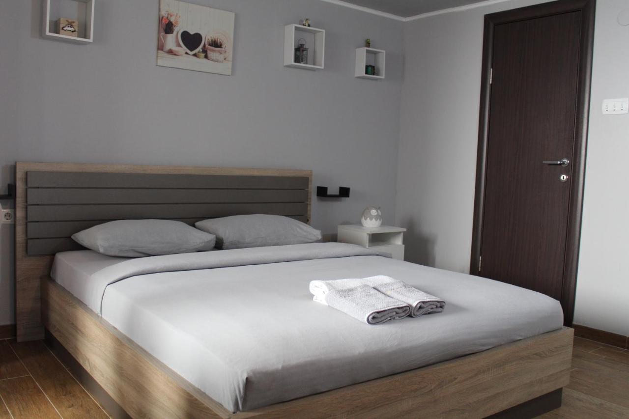 Apartman Daca พอดโกริกา ภายนอก รูปภาพ