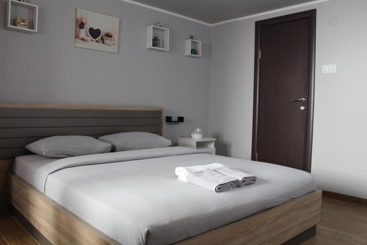 Apartman Daca พอดโกริกา ภายนอก รูปภาพ