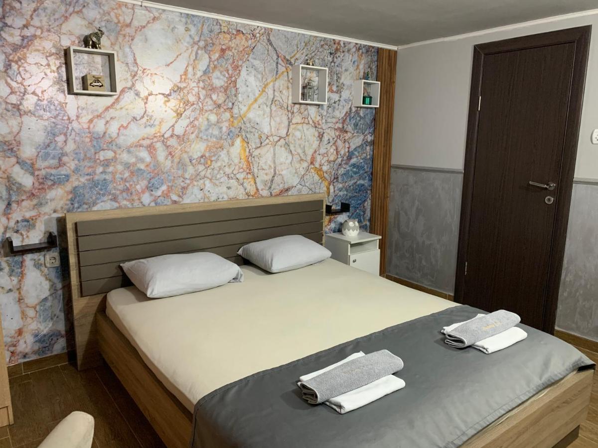 Apartman Daca พอดโกริกา ภายนอก รูปภาพ