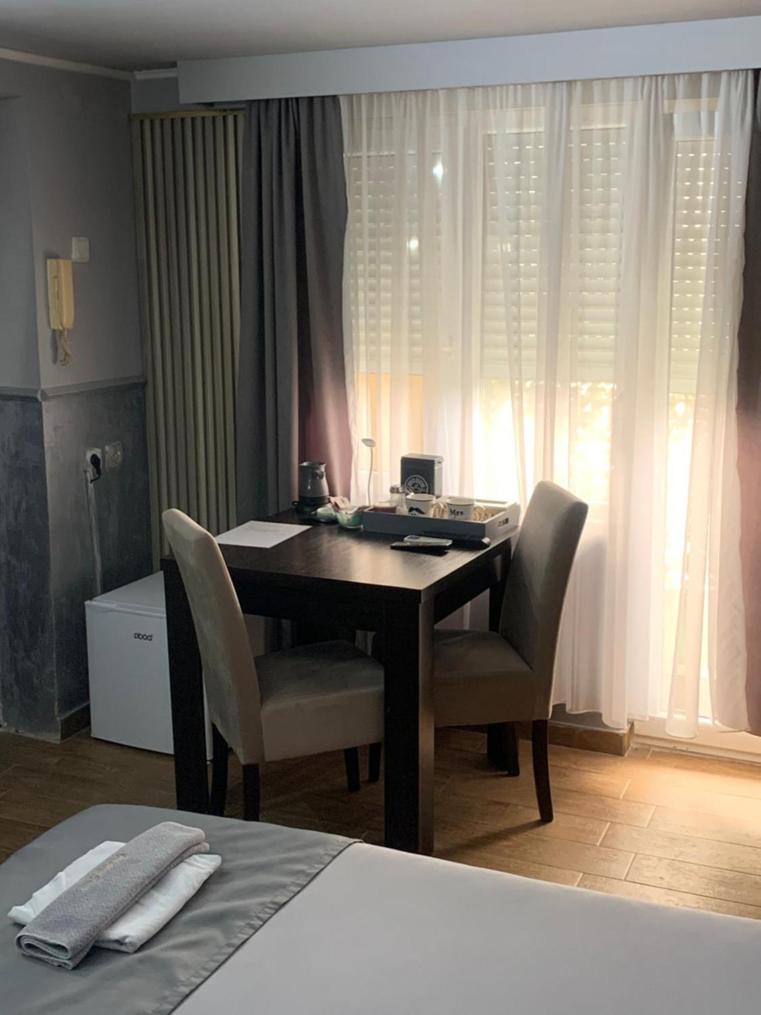 Apartman Daca พอดโกริกา ภายนอก รูปภาพ