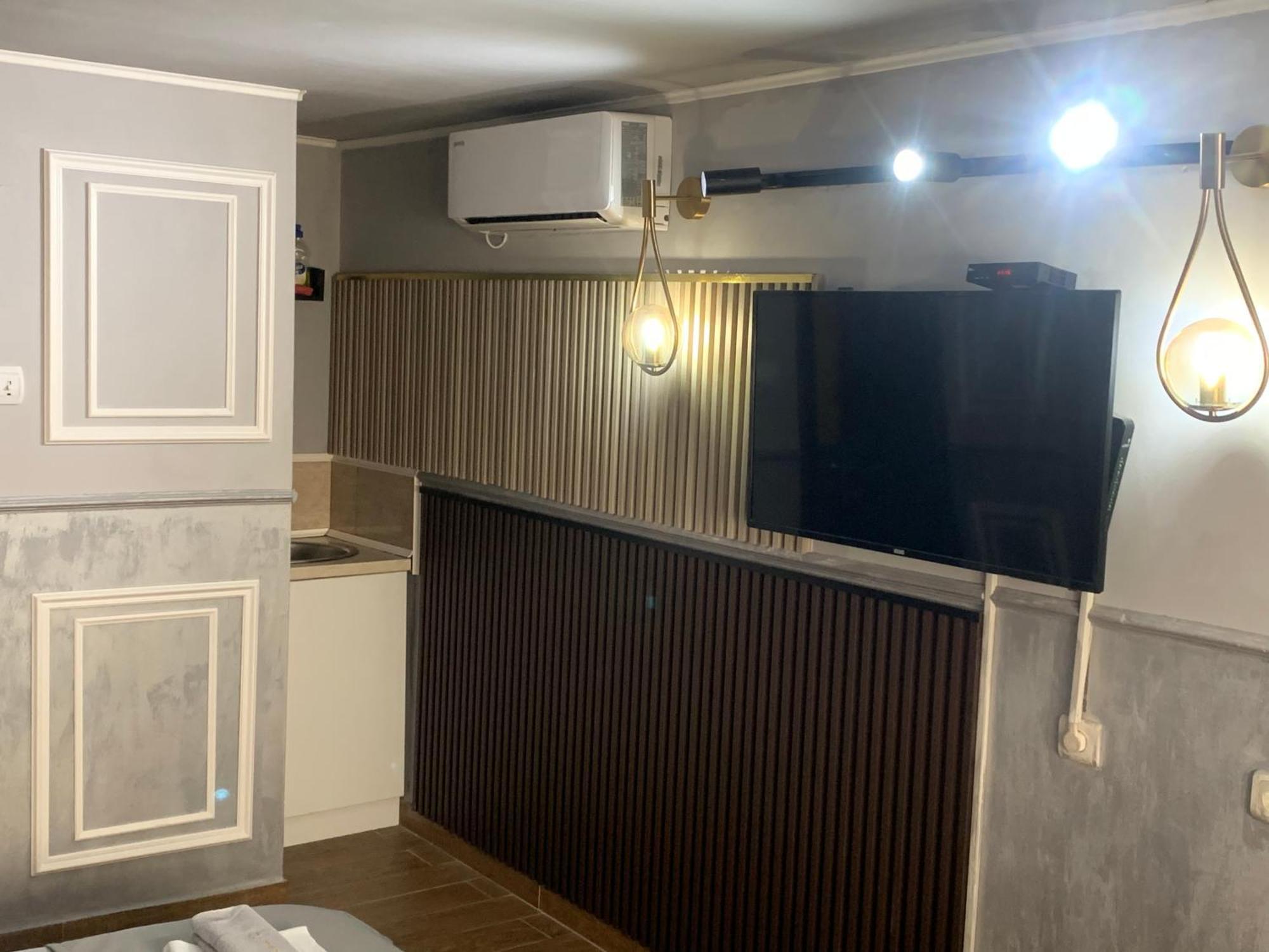 Apartman Daca พอดโกริกา ภายนอก รูปภาพ