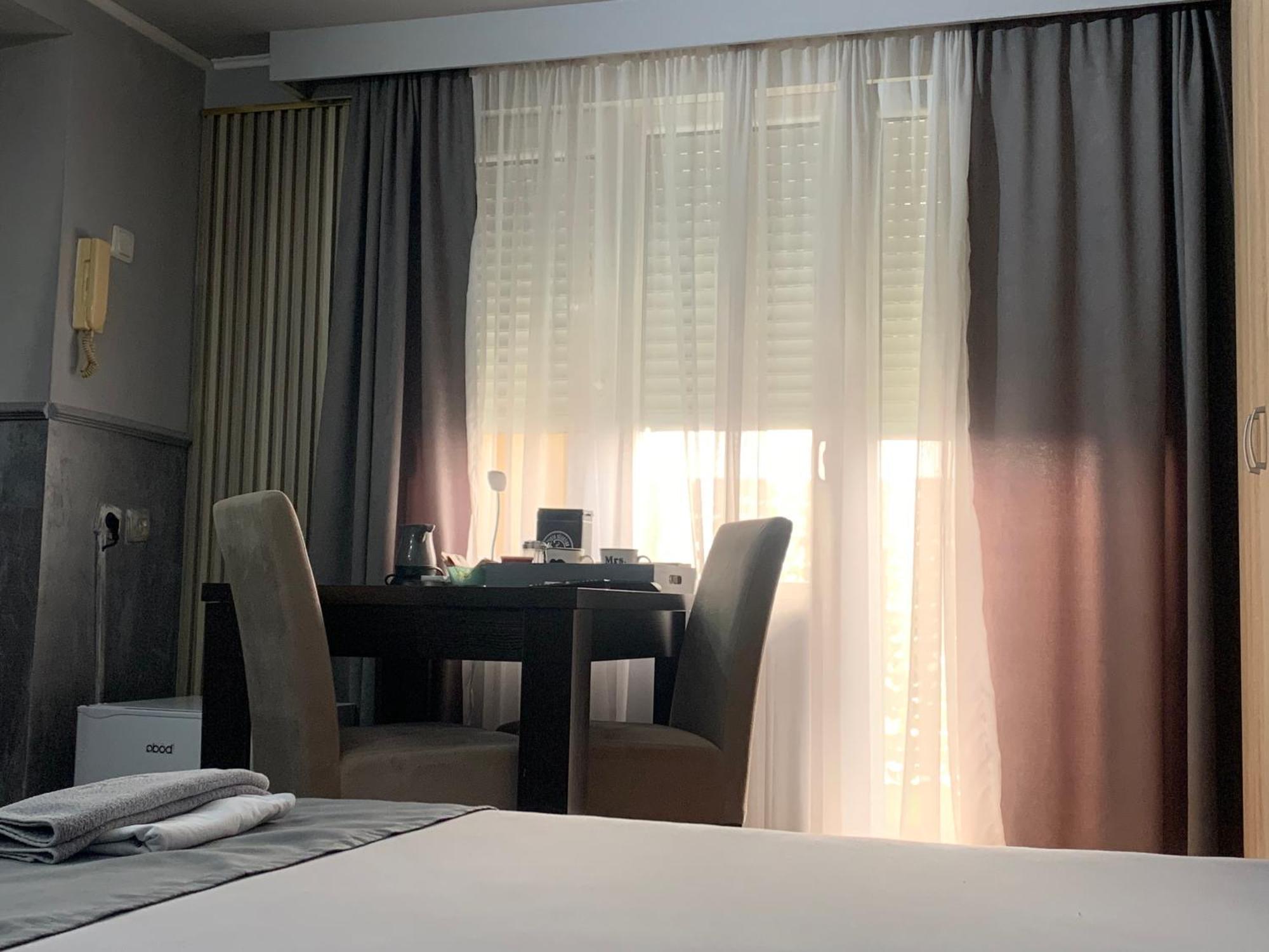Apartman Daca พอดโกริกา ภายนอก รูปภาพ