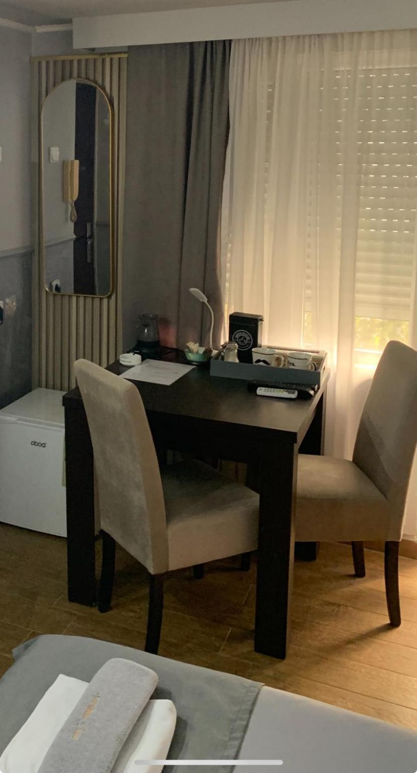Apartman Daca พอดโกริกา ภายนอก รูปภาพ